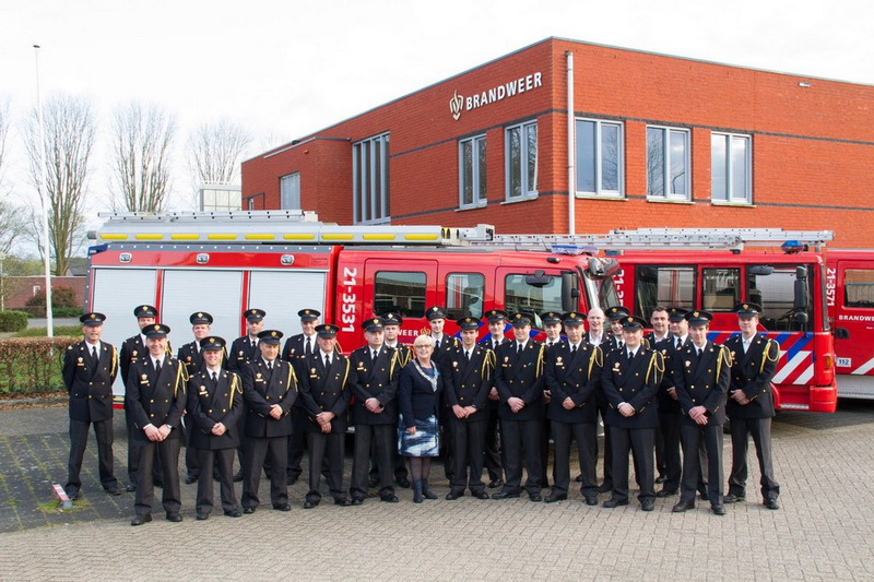 burgemeester Eugster met team Schijndel op de foto resize