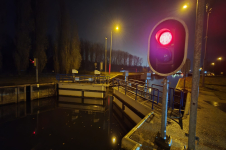 Sluis Schijndel kapot na aanvaring; schepen vast