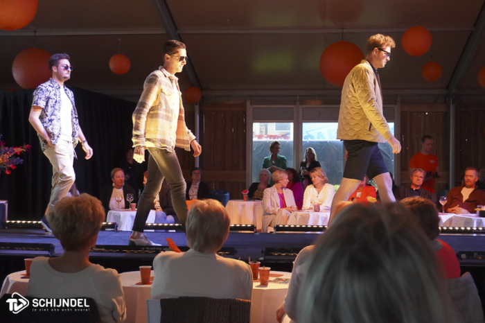 Modeshow in centrum Schijndel