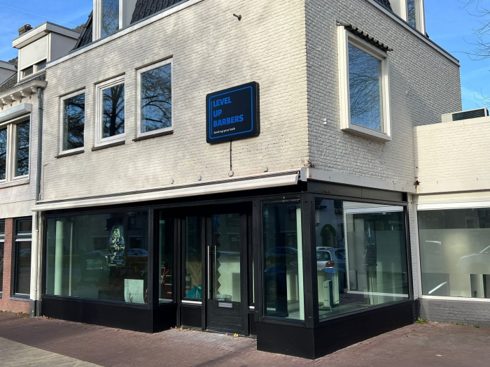 Justin (18) opent Level Up Barbers aan de Hoofdstraat
