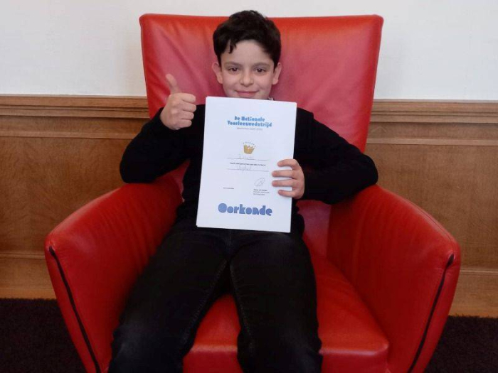 Tijn van basisschool de Regenboog is 1 van de finalisten van de Nationale Voorleeswedstrijd