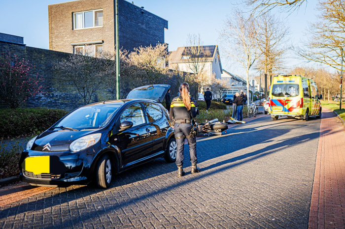 Aanrijding motor en auto Sterrenlaan