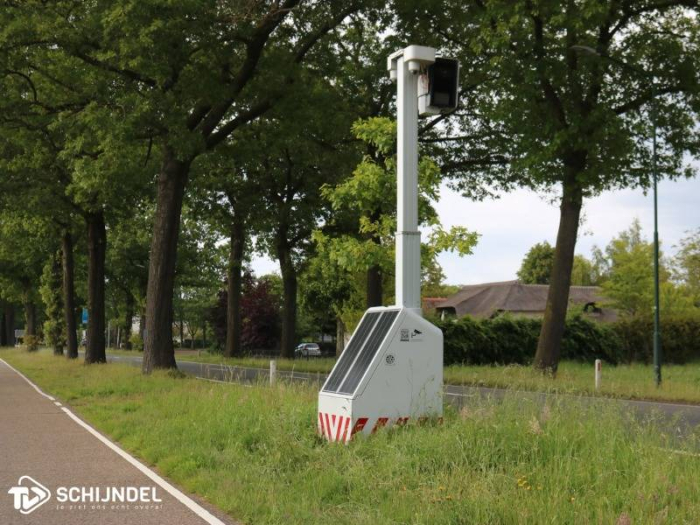 Flexflitser langs de Rooiseweg is weer terug