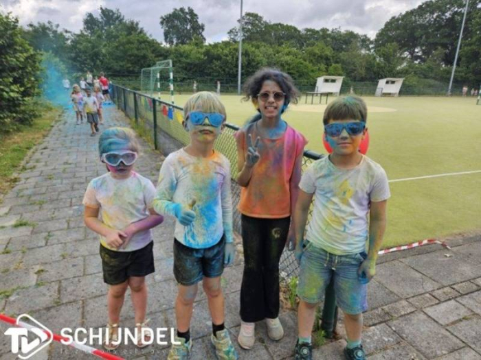 Kleurrijke color run bij Sportstuif (video en fotoboek)