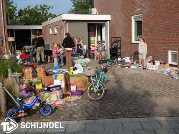 Garagesale in wijken Hoevenbraak en Hulzebraak (fotoboek)