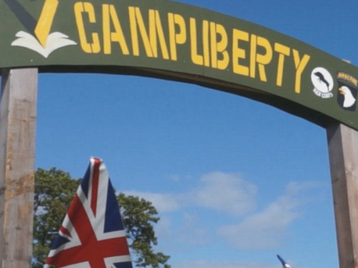 Herdenkingsceremonie Camp Liberty (video)